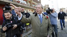 Pedsedu strany UKIP Nigela Farage oviálnost neopustila ani u volební urny v...