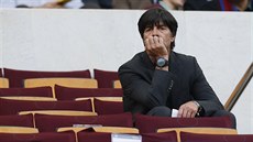 Bude trenér nmeckých fotbalist Joachim Löw v utkání proti esku také nervózn kontrolovat as?  