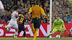 3:0. V 94. minut stvrzuje poráku Bayernu útoník Neymar stelou mezi nohy...