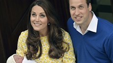 Princ William a vévodkyn Kate ukázali svtu pi odchodu z porodnice dceru...
