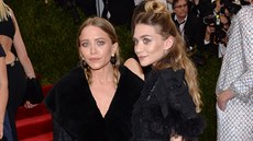 Ashley a Mary-Kate Olsenovy na MET Gala (New York, 4. kvtna 2015)