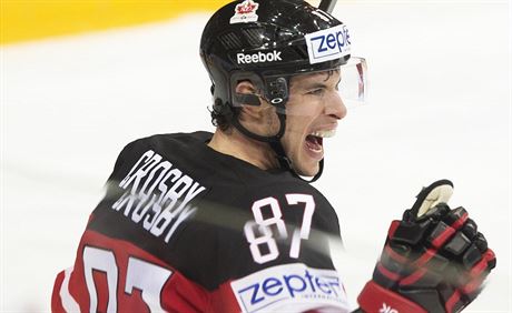 Kanadsk tonk Sidney Crosby se raduje z glu ve finle MS s Kanadou.