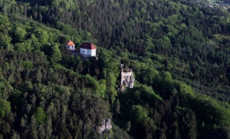 Hrad Valdtejn v eském ráji na leteckém snímku. 