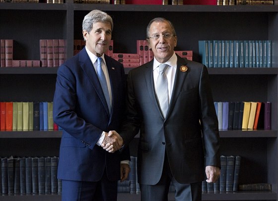Americký ministr zahranií John Kerry pijel na návtvu do ruského Soi. Seel...