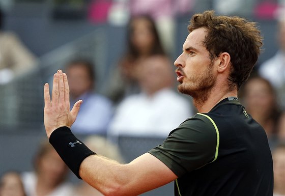 Andy Murray ve finále turnaje v Madridu neekan porazil domácího Rafaela...