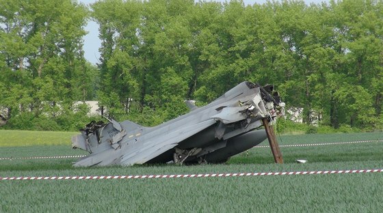 Zniený JAS-39 Gripen maarské armády poté, co letoun nedobrzdil na áslavské...