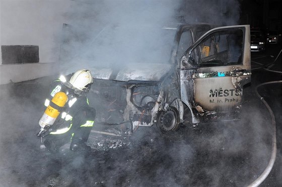 Hasii dohaují úmysln zapálený automobil mstské policie.