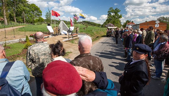 Nový památník u píseckého hebince pipomíná, e se ve mst setkali americká...