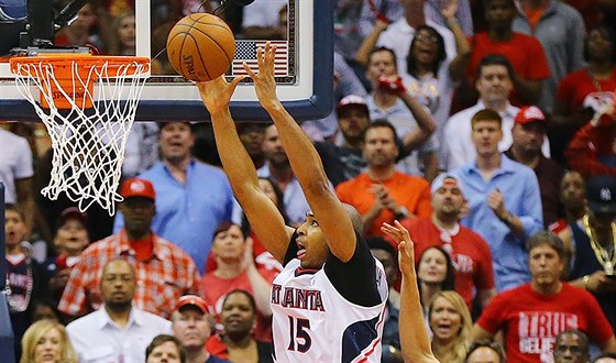 Vítzný ko Ala Horforda z Atlanty v pátém utkání druhého kola play-off NBA...