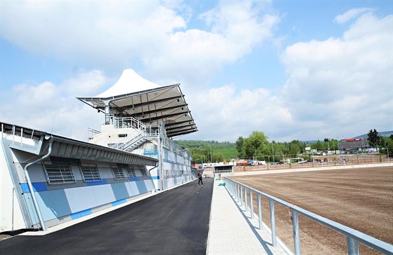 Nový fotbalový stadion Vejsplachy ve Vrchlabí (19. kvtna 2015)