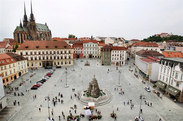 Po tinácti msících oprav oteveli brnnský Zelný trh.