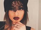 Modelka Kylie Jennerov pedvd konturovan rty na svm Instagramu.