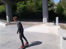 Skatepark pod vysoanskou estakádou.