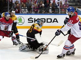 Michal Vondrka stílí svj první gól na turnaji.