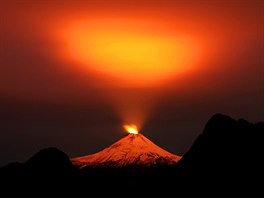SOPKA. Chilská sopka Villarrica je jednou z nejaktivnjích vulkán v Jiní...