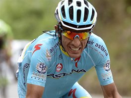 Italsk cyklista Paolo Tiralongo m za triumfem v 9. etap Gira.