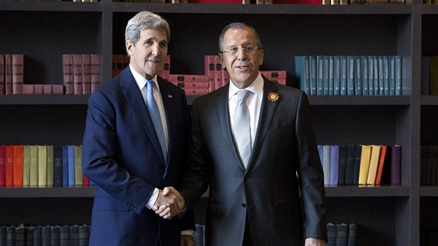 Americk ministr zahrani John Kerry pijel na nvtvu do ruskho Soi. Seel se se svm protjkem Sergejem Lavrovem i ruskm prezidentem Vladimirem Putinem. (12. kvtna 2015)