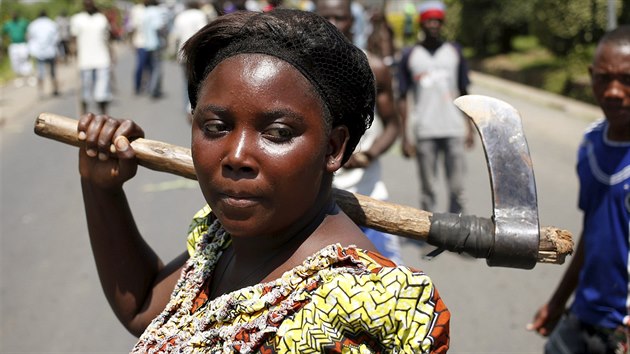 Nepokoje v Burundi vyhnaly ze zem desetitisce uprchlk (14. kvtna 2015)