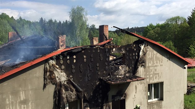 V arelu bvalho tbora v eskm ternberku hoelo, dm tam podle hasi nkdo zaplil mysln (13.5.2015)