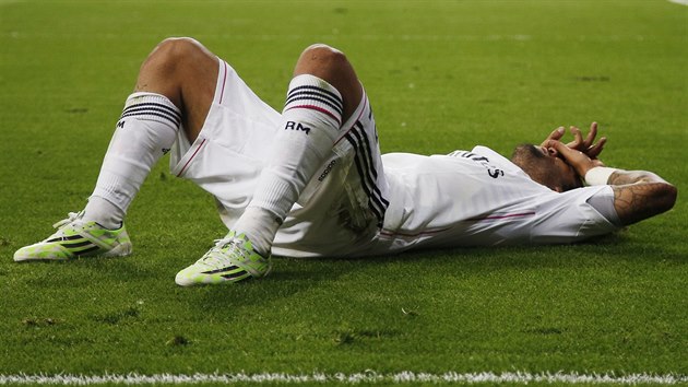 NEZVLDLI JSME TO. Marcelo, obrnce Realu Madrid, je zklaman z toho, e jeho tm vypadl v semifinle Ligy mistr.