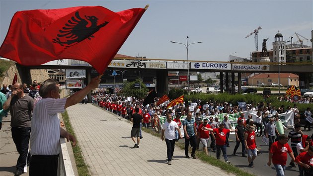 V Makedonii vylo do ulici deset tisc lid, poaduj demisi vldy (17. kvtna 2015)