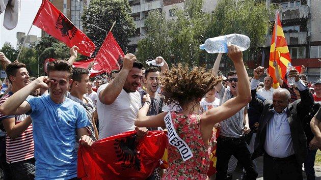 V Makedonii vylo do ulici deset tisc lid, poaduj demisi vldy (17. kvtna 2015)