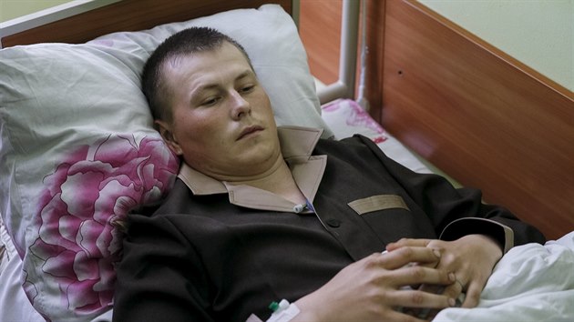 Rusk serant Alexandr Alexandrov se zotavuje ze svch zrann ve vojensk nemocnici v Kyjev (19. kvtna 2015).
