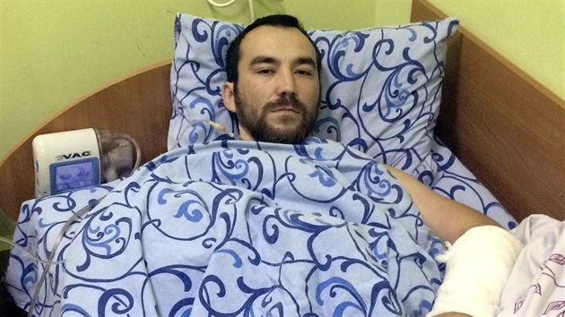 Rusk kapitn Jevgenij Jerofejev le ve vojensk nemocnici v Kyjev (18. kvtna 2015).