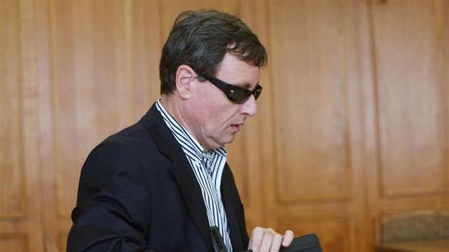 Exhejtman David Rath ped ternm jednnm Krajskho soudu v Praze. (12. kvtna 2015)