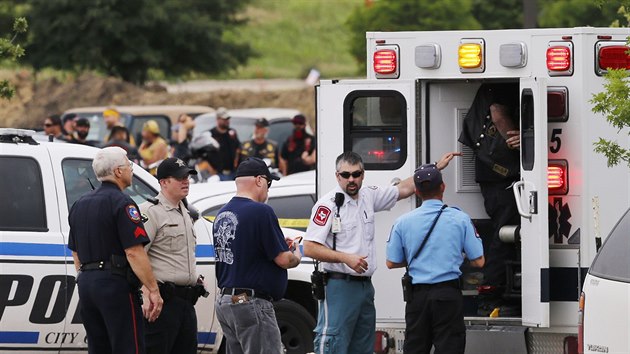 Pi stetu nkolika motorkskch gang zemelo v texaskm mst Waco devt lid (17. kvtna 2015). | foto: AP