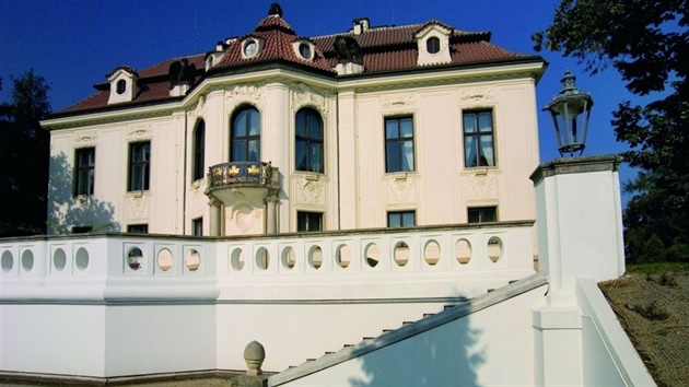 Kramářova vila v Gogolově ulici na Hradčanech je rezidencí předsedy vlády. Kramářova vila v Gogolově ulici na Hradčanech je rezidencí předsedy vlády.