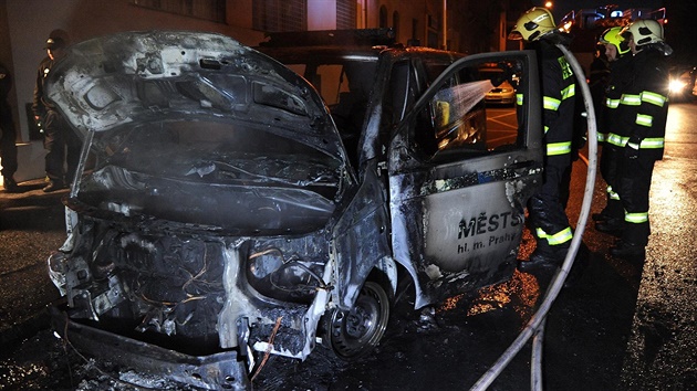 Hasii dohaují úmysln zapálený automobil mstské policie.