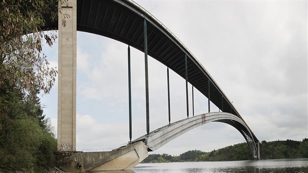 kovsk most se v dob vstavby pynil titulem nejvt jednoobloukov ocelov most na svt.