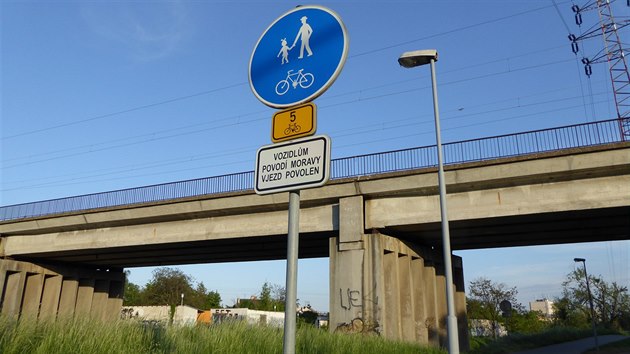 Cyklostezka kolem eky Svitavy je nejnebezpenj v prostoru ken s ulic Hladkovou nedaleko Zvonaky.