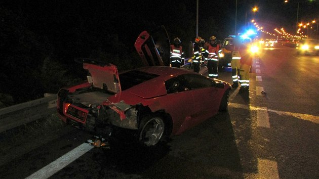 Na D1 u Brna havarovalo Lamborghini, tyiaticetilet idika vyvzla bez zrann.