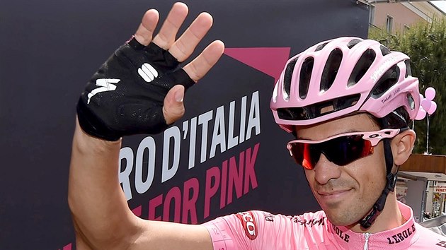 Alberto Contador na startu 10. etapy zvodu Giro dItalia.