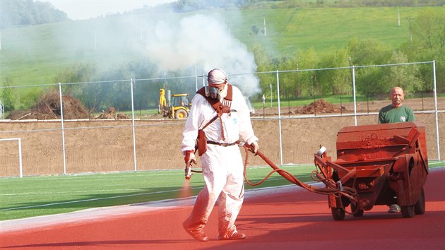 Nov fotbalov stadion Vejsplachy ve Vrchlab (19.kvtna 2015)