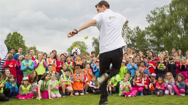 Dtem z Moravan a Zmlu pedvedl sv umn i Jan Weber, sedminsobn mistr svta ve freestyle footbagu (dovednostech s hakiskem, tj. hkovanm mkem plnnm kulikami).