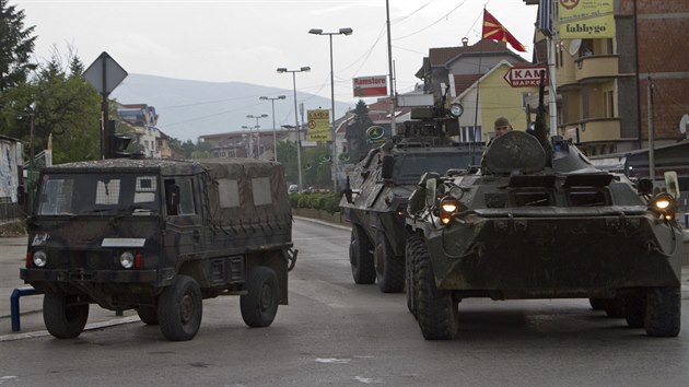 Makedont policist pi zsahu v Kumanovu (9. kvtna 2015).