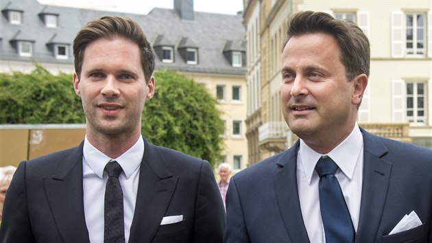 Belgick architekt Gauthier Destenay a lucembursk premir Xavier Bettel se vzali 15. kvtna 2015 v Lucemburku.