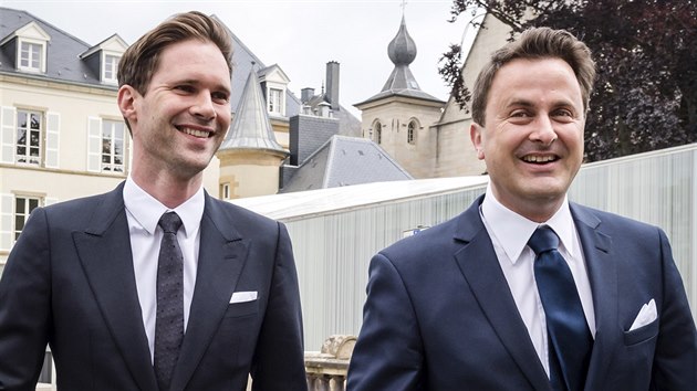 Belgick architekt Gauthier Destenay a lucembursk premir Xavier Bettel se vzali 15. kvtna 2015 v Lucemburku.