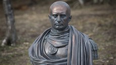 Putinova busta ve vsi Agalakovo u Petrohradu (16. května 2015) Putinova busta ve vsi Agalakovo u Petrohradu (16. května 2015)