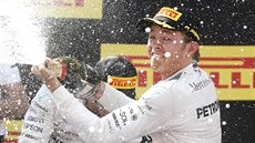 Nico Rosberg v bublinkovém opojenípo vítzství ve Velké cen panlska.