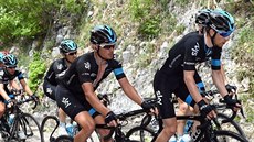 Cyklisté týmu Sky dřou v deváte etapě Gira. V čele skupiny jede Leopold König. Cyklisté týmu Sky dřou v deváte etapě Gira. V čele skupiny jede Leopold König.