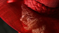 KLOBOUK. Fanynka přijela na 141. dostihy v americkém Louisville. První dostihy... KLOBOUK. Fanynka přijela na 141. dostihy v americkém Louisville. První dostihy...