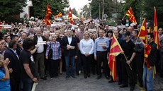 Shromádní na uctní mrtvých policist v makedonském hlavním mst Skopje (12....