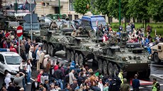 Konvoj americké armády projíždí rumunským městem Brašov Konvoj americké armády projíždí rumunským městem Brašov