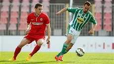 Ofenzivní záložník Jan Moravec z Bohemians Praha 1905 se snaží projít obranou... Ofenzivní záložník Jan Moravec z Bohemians Praha 1905 se snaží projít obranou...