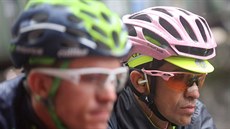 Alberto Contador (vpravo) na startu osmé etapy Giro d´Italia.