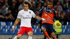 Obránce Paris St. Germain Thiago Silva (vlevo) bhem duelu s Montpellierem